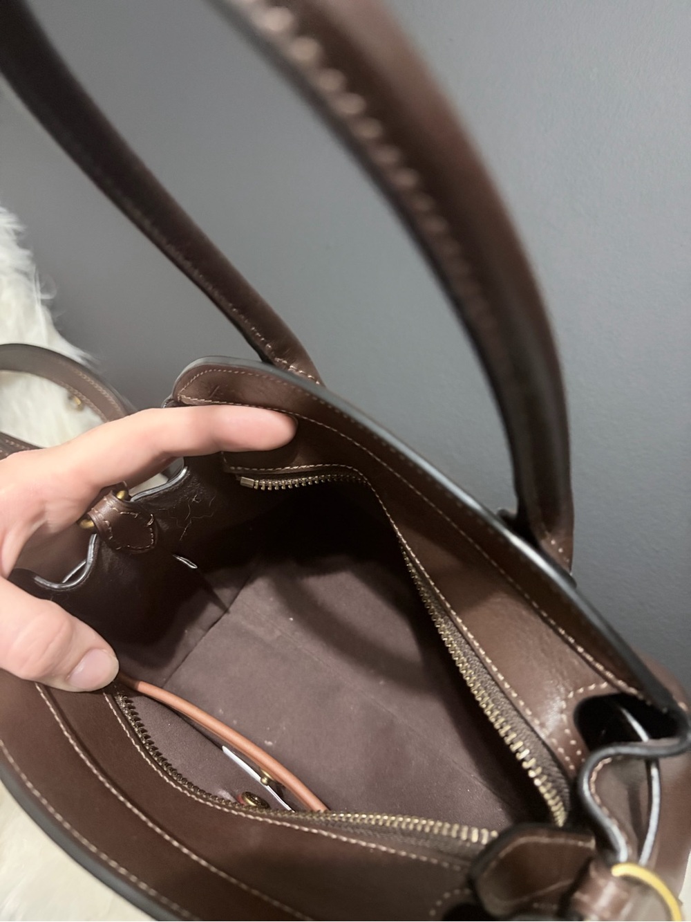 Coach Empire 21 Maple with Brass Hardware - Picture 5 of 8